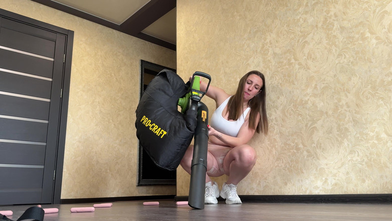 Hottie goddess: Salsiccia succhia la cameriera