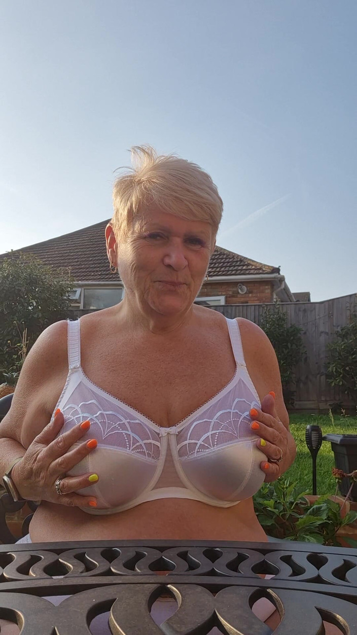 Uk Joolz: Zabawa w ogrodzie