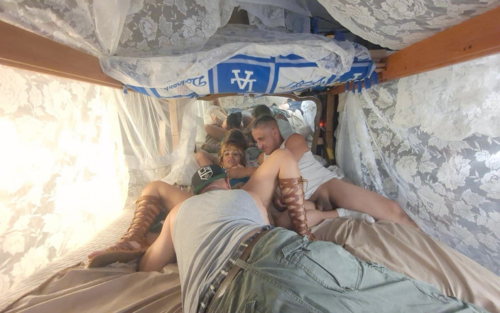 Elsalicious: Vagina Dijilat Sangat Lezat