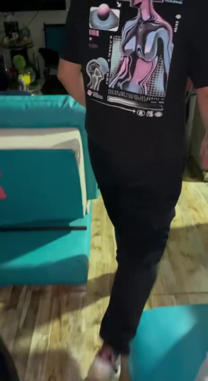 ema_abby: Jiran Di Jalan