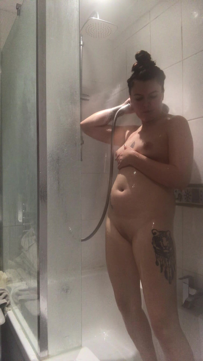 jasminebrooks: Orgasmo en la ducha