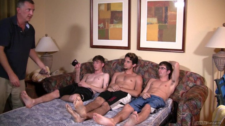 Raunchy Bastards: Кубинська тінка продає свою незайману дупу