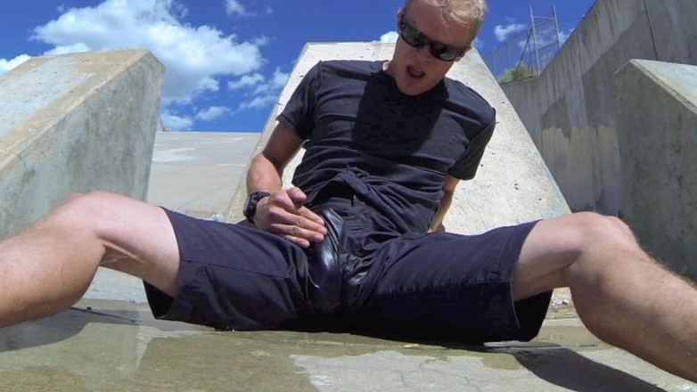 Lapetus: 흑형 대물 에 오줌 싸기