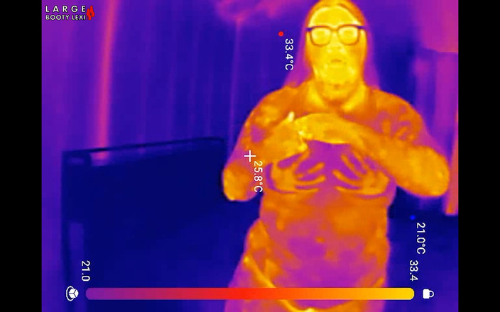 largebootylexi: Prueba de sujetador deportivo, pruebas de rebote de tetas, twerk...