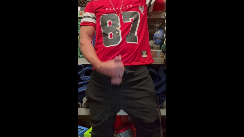 JockDad87: जॉकडैड87 नंबर 87 के साथ अपनी जर्सी में भार डालता है।