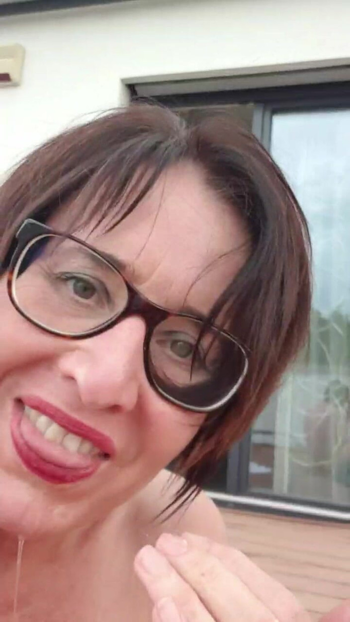 JulieEroticDress: Squirt in Jeans