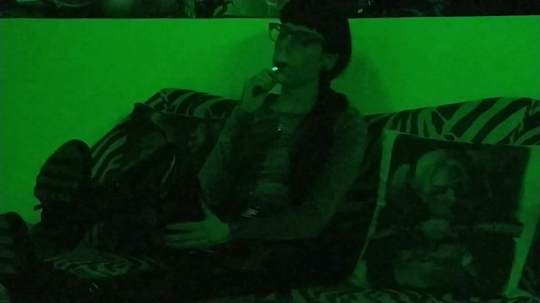 Beth Kinky: Trying out my new E-cigarette - Beth Kinky