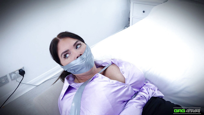 Gag Attack: Terri sekretärin in mit klebeband-bondage