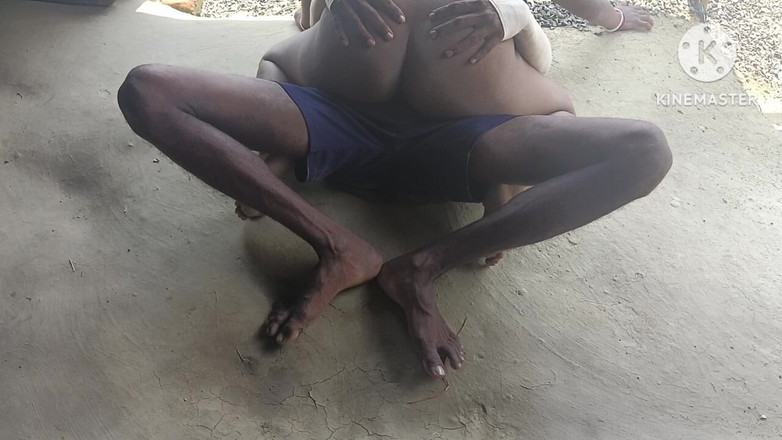 Nenika: Сегодня бхабхи налетела на меня и трахнула меня