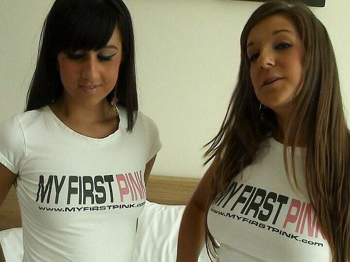 Cryptostudios: Hai thiếu niên người Anh đồng tính nữ liếm âm hộ của...