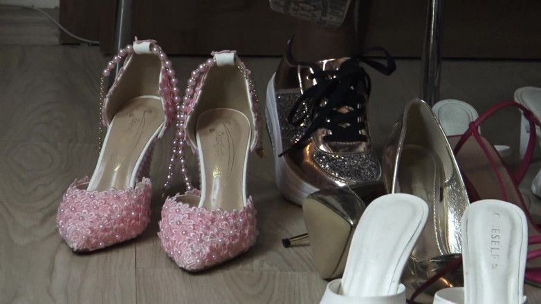 Solo Austria: Ebony princess shoe play! Estrella`s shoe show! Clean my old...