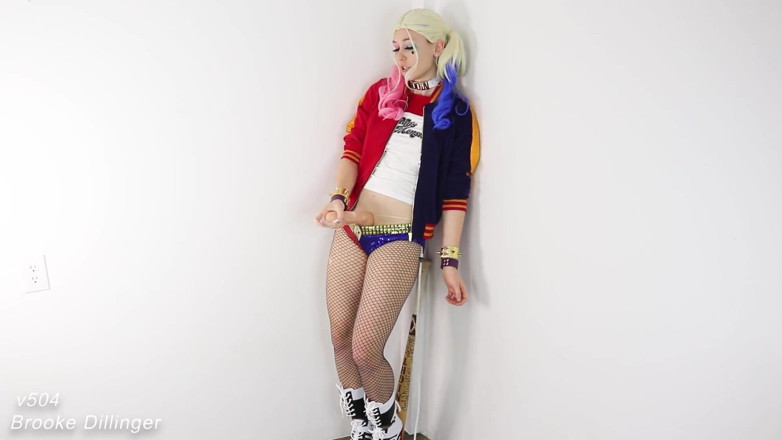 Brooke Dillinger: Futa Harley Quinn streelt haar pik