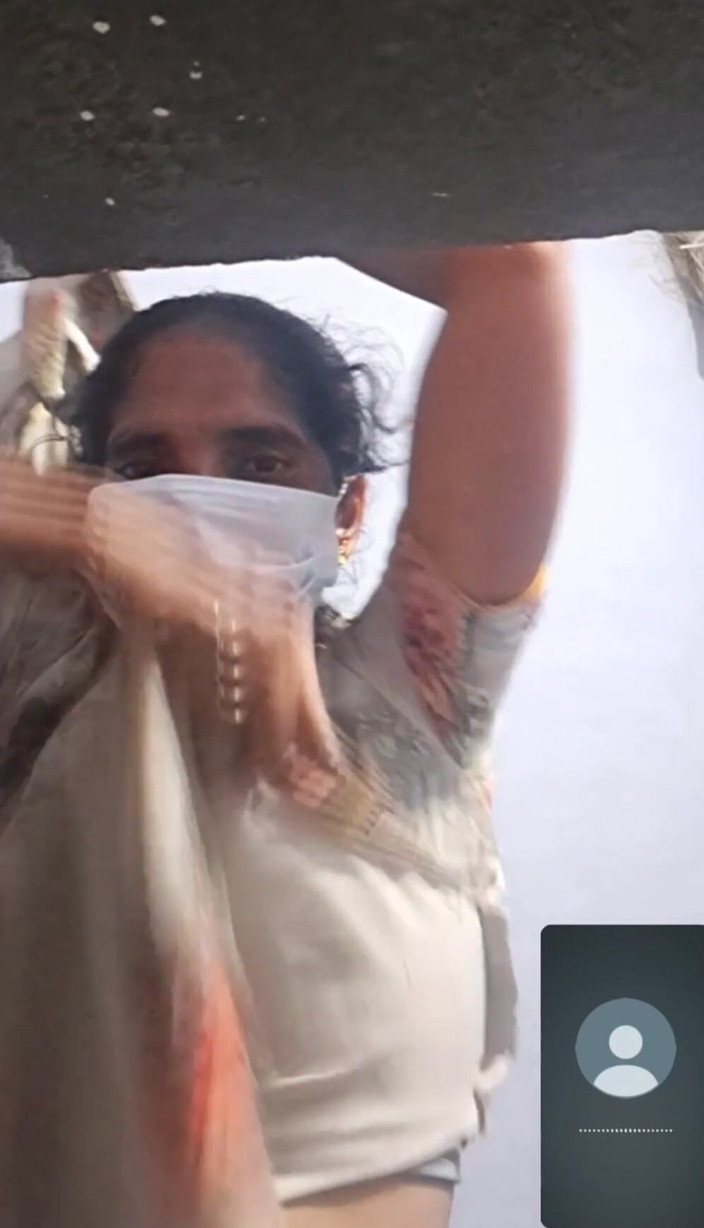 Jayaselvi: Video call bugil tante seksi desa tamil - bagian -5 (dengan audio)