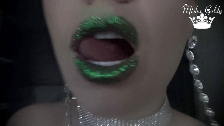 Goddess Misha Goldy: Kom hard klaar op mijn groene glinsterende lippen