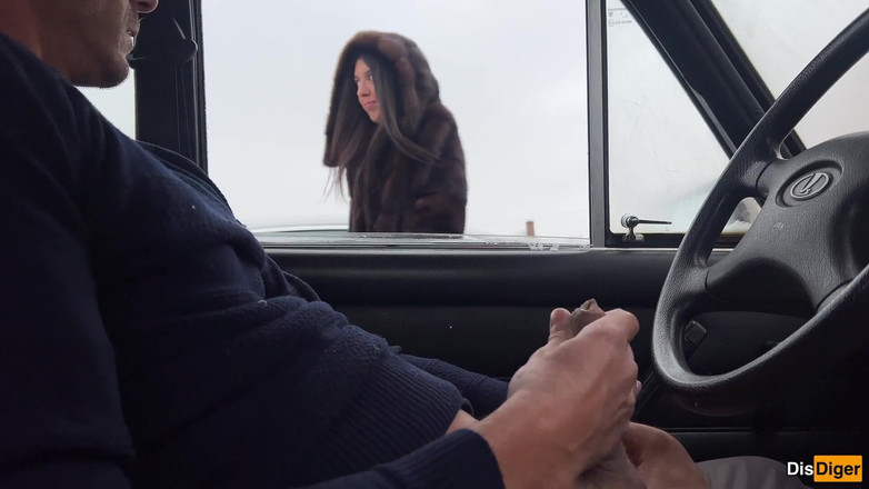 Dis Diger: Vreemdeling gaf me een aftrekbeurt door het autoraam op de...