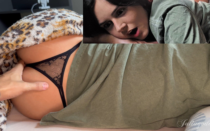 Shamelesscouple: 새엄마와 침대를 돌림빵하는 배다른 아들