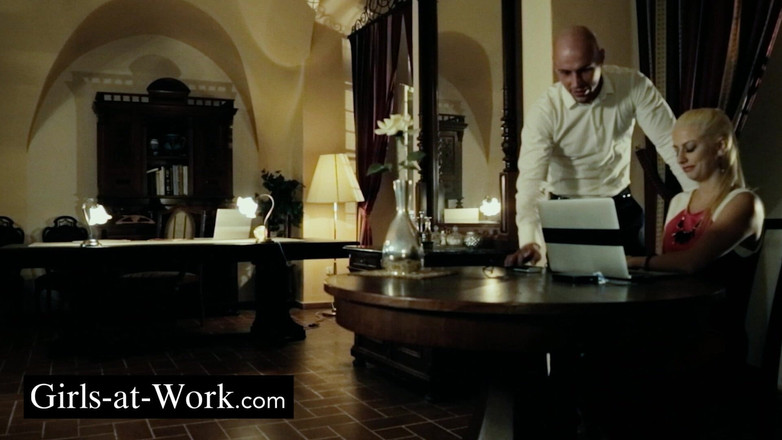 Girls At Work: En sekreterare utan gränser