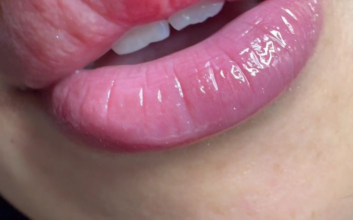 Asmr_mouth: ジャイアンテはこの小さな男を口に含みます