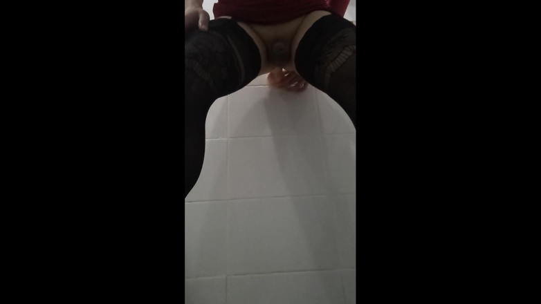 Andrea Travesti Bogota: 엉덩이에 딜도를 쑤셔 넣는 빨간 드레스를 입은 귀여운 콜롬비아 쉬멜