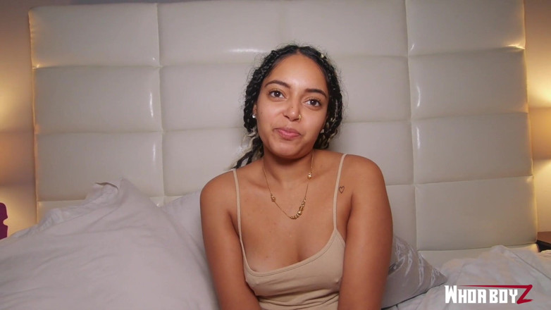Whoaboyz: Pelacur latina pantat besar mendapat creampie dari bbc