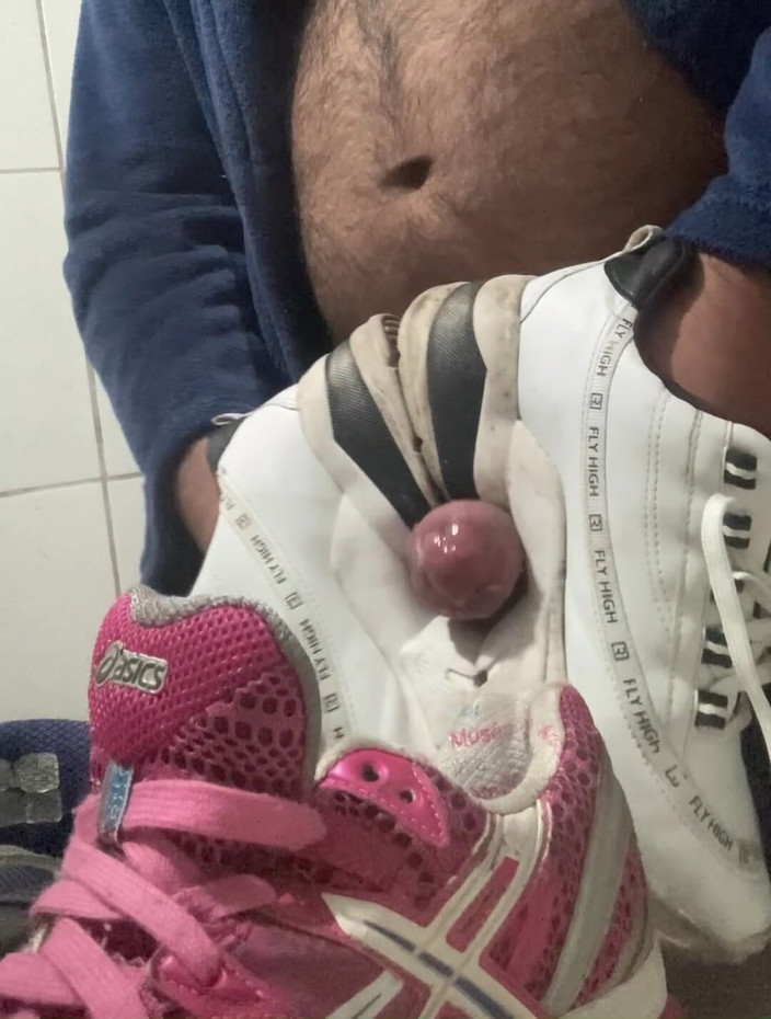 Sneakerfetish_BR: Follando mis zapatillas de mujer