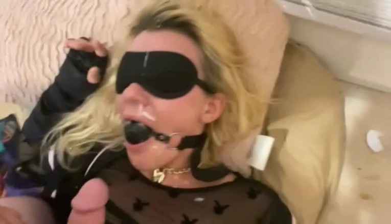 Kinkynites: Sexy MILF miluje ochutnat sperma několikrát na obličej, BDSM