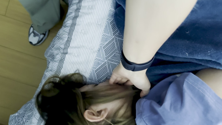 scarlettandc: Karım yataktayken bebeğimle lezbiyen seks yapıyorum