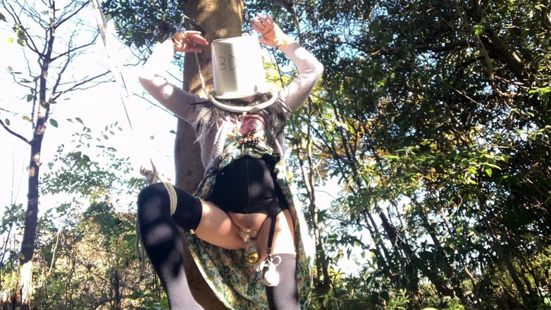 megu2002: 調教師様からの命令　no23　片足吊るしでバケツ放置お仕置き