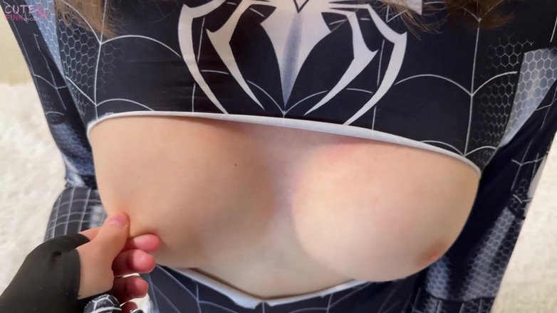 CutePinkUnicorn: Моя зведена сестра перетворила мене на свою транс-дружину