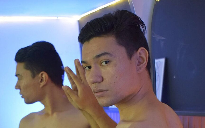 Javiskarimxxx: Latino Guy