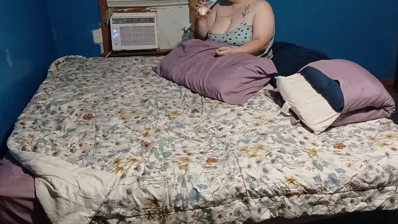 Sloppylynn: Descuidada Lynn chupa polla para un pequeño aperitivo nocturno con...