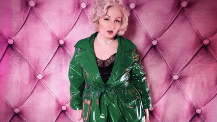 Arya Grander: Stăpână sexy tachinând cu vibrator legat mare... și purtând ciorapi negri...