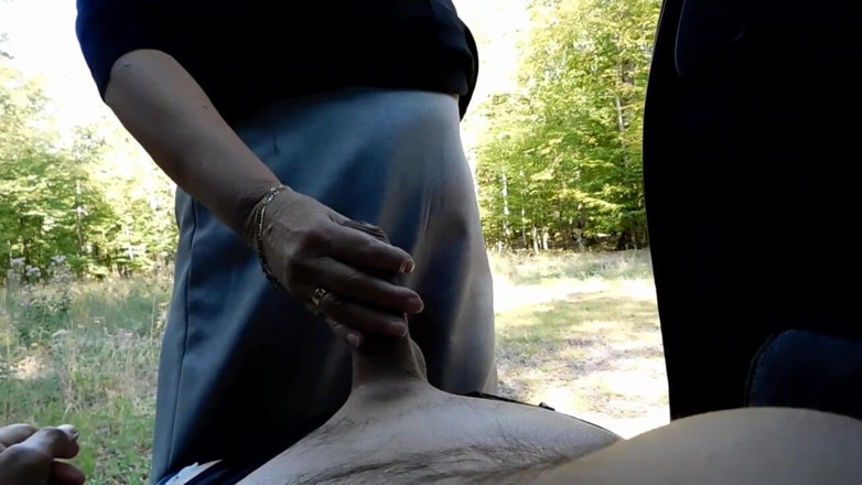 Nylon Ann: Outdoor Fucking for Horny Couple