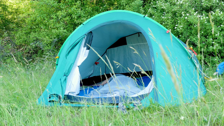 Peaches and Bananas: Nudist MILF Alzbeta dreaming in the tent