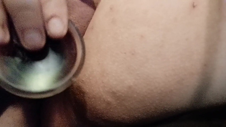 Nicky Wills: Big dildo masterbaiting fat pussy