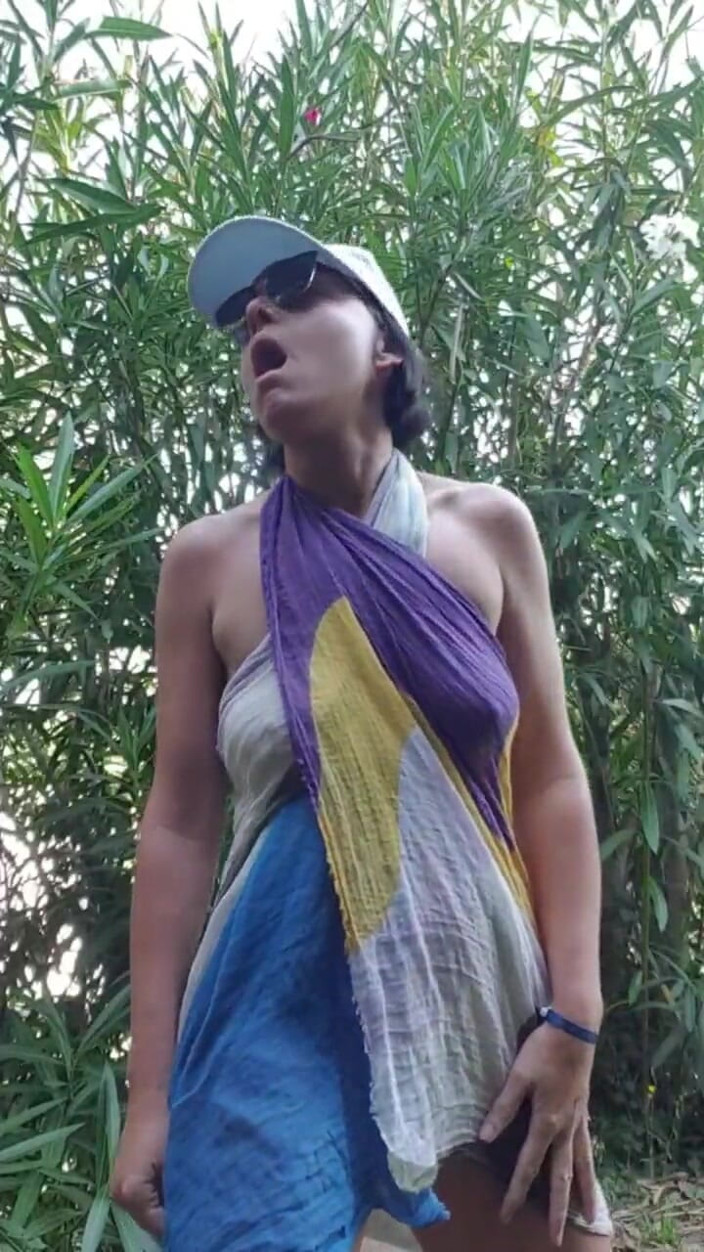 JulieEroticDress: MILF di tempat awam