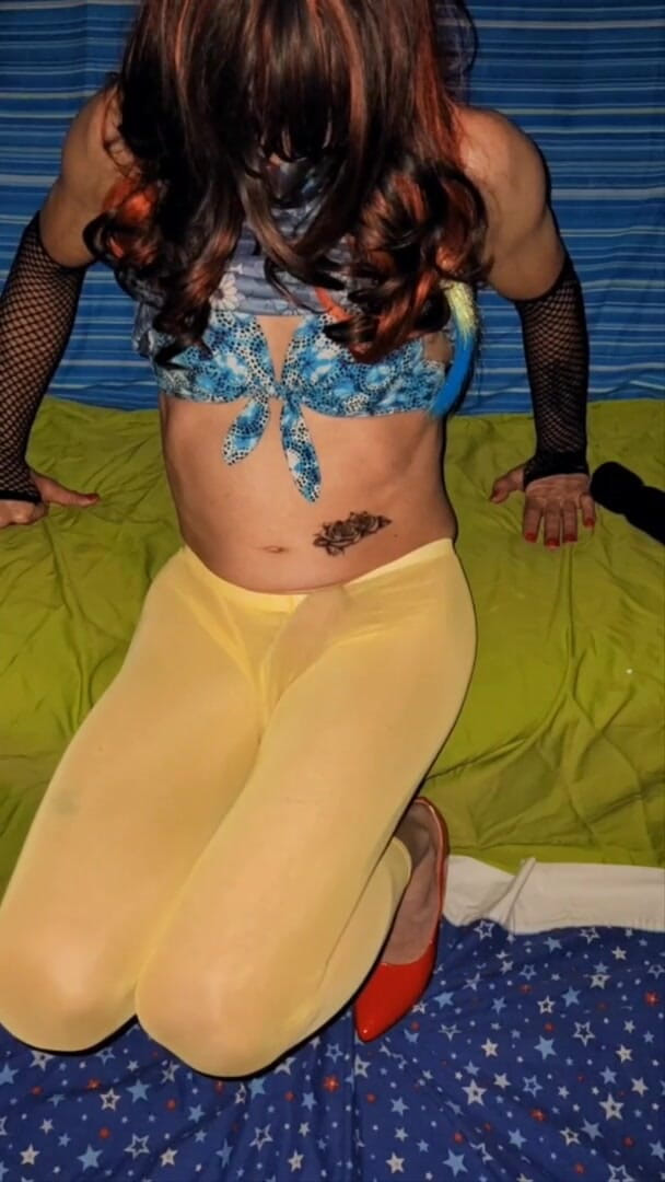 Lizzaali: I love stroking and leaking pre cum through my tights...