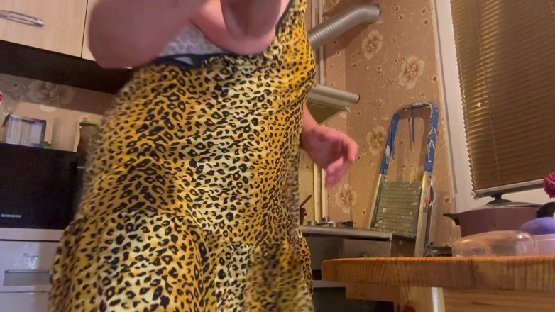 Putarankahotmilf: So Horny That Masturbate Whole Cooking