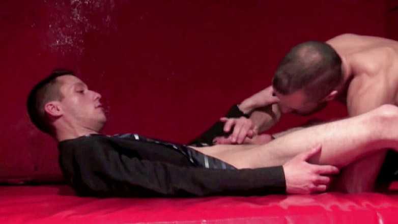 Straight fucking boy in uniform: Tony Axel ošukaná pracovníkem yougn striaght