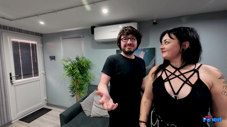 Nerd Pervert: Jayne Sins - une gothique se fait éclabousser