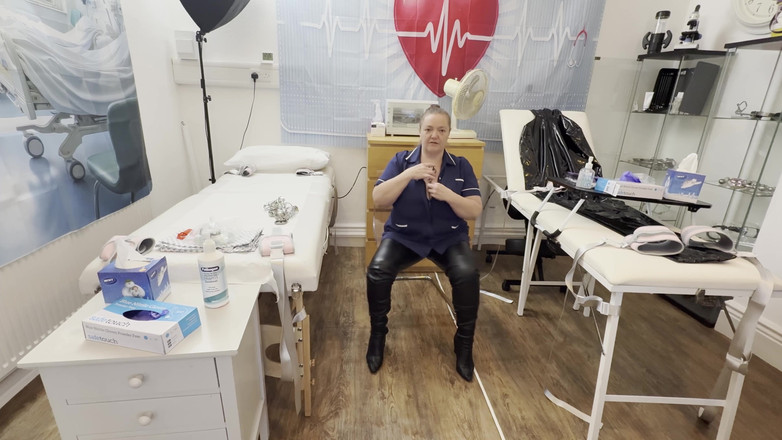 Aaexperiencesltd: Satana'nın domuzcuğu locktorber için ağrı kliniğini ziyaret etti