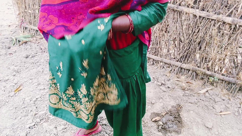 Ghazipur Uttar: 比哈尔邦 xhtad 村 nomita bhabhi 在户外手淫