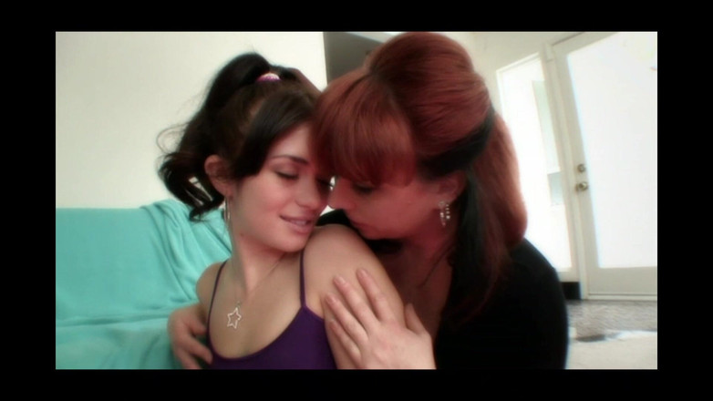 My girlfriend: 继母教她的侄女舔阴