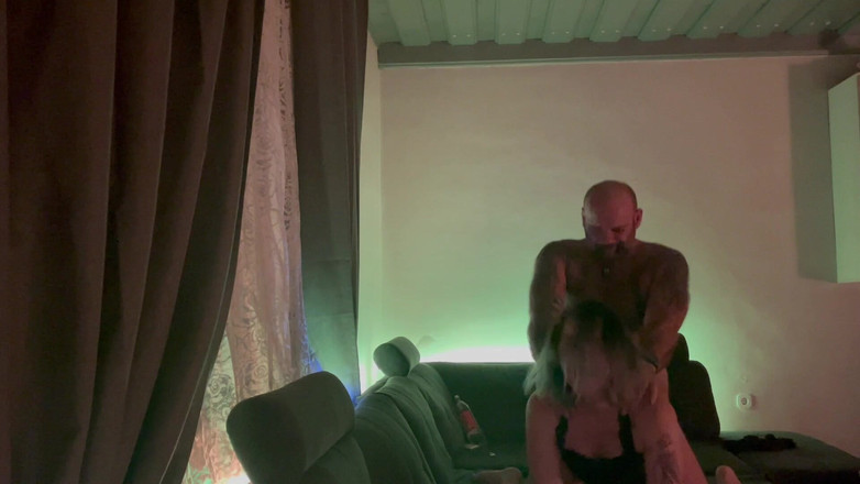 Lusty Mommy and Dirty Daddy: दबंग जागते हुए चुदाई