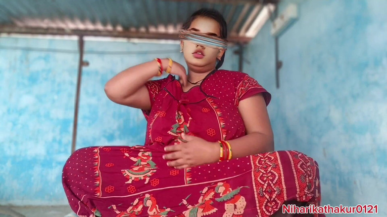 Niharika Thakur: 热辣的印度女郎独自想要长鸡巴