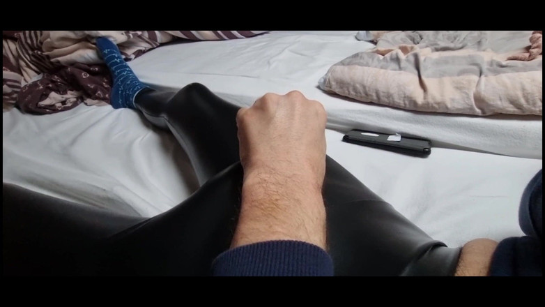 Giantasshole: Il mio grosso cazzo in lattice