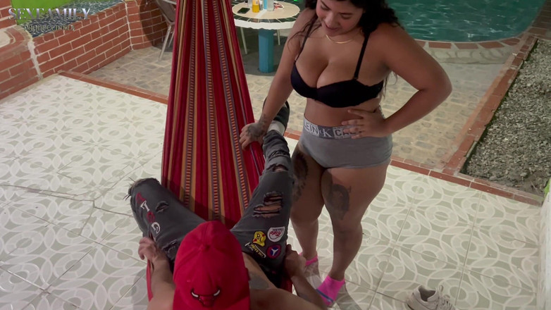 Bigboobssex: Velmi nadržený rozhovor s mojí indickou nevlastní sestrou končí divokým šukáním,...