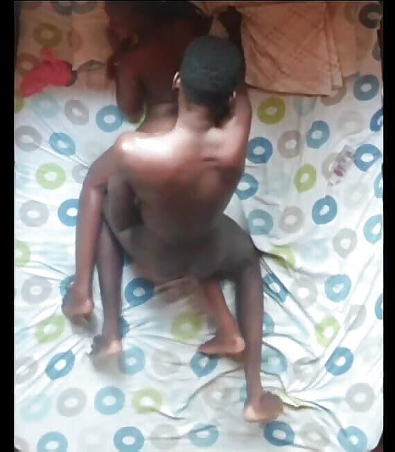 Dickmo888: Insegnante catturato in cam mentre si scopa una studentessa