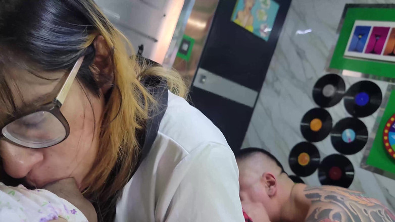 Crystal Phoenix: Dua Banci Mengongkek Seorang Lelaki Bertatu