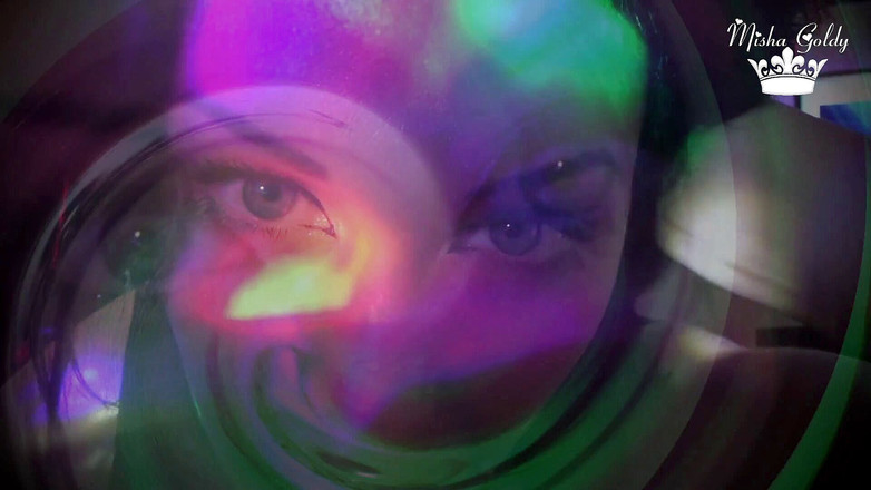 Goddess Misha Goldy: Seni kadın kılıklıya büyüleyici yapıyor